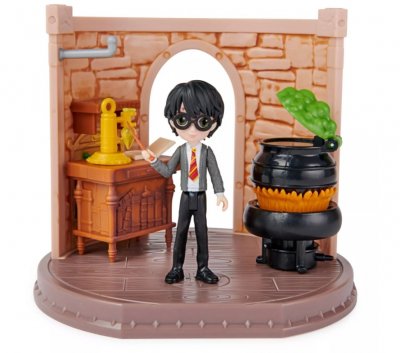 Harry Potter Magic Minisin taikajuomaluokkahuone figuurilla