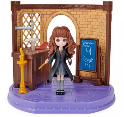Harry Potter Magic Minis -luokkahuone Hermione-hahmolla